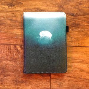 Kindle Paperwhite 8GB e-reader with Jelly fish case (with Hand Strap)